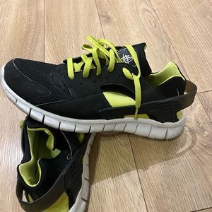 Nike Huarache Free 2012 Trainers 487654-010 Black/Yellow/White